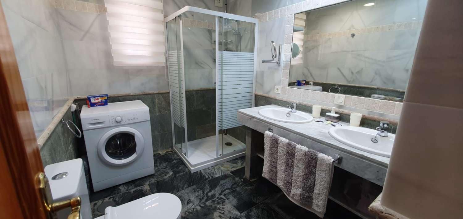 5 bedroom Villa for sale in Alhaurin de la Torre with pool - € 650,000 (Ref: 9434834)