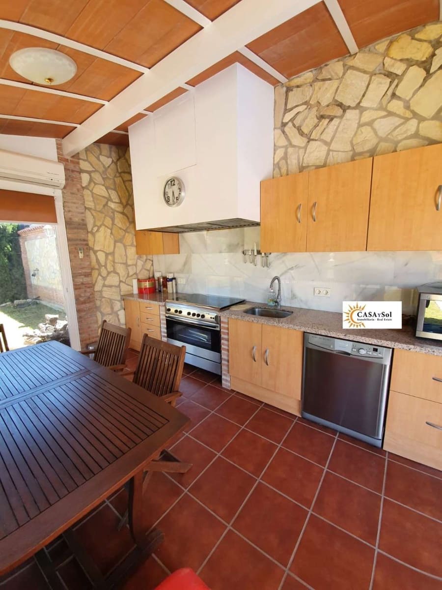 5 bedroom Villa for sale in Alhaurin de la Torre with pool - € 650,000 (Ref: 9434834)