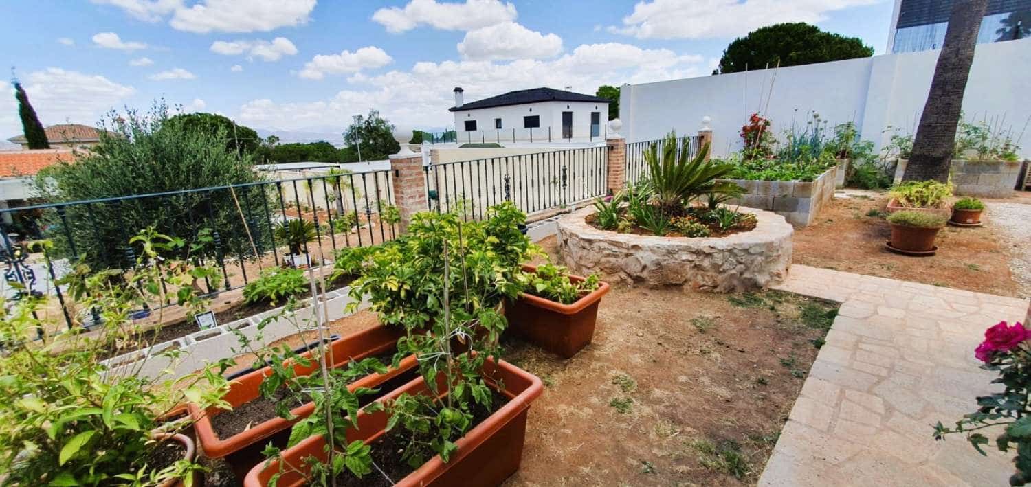 5 bedroom Villa for sale in Alhaurin de la Torre with pool - € 650,000 (Ref: 9434834)