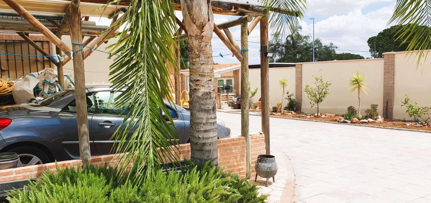 5 bedroom Villa for sale in Alhaurin de la Torre with pool - € 650,000 (Ref: 9434834)