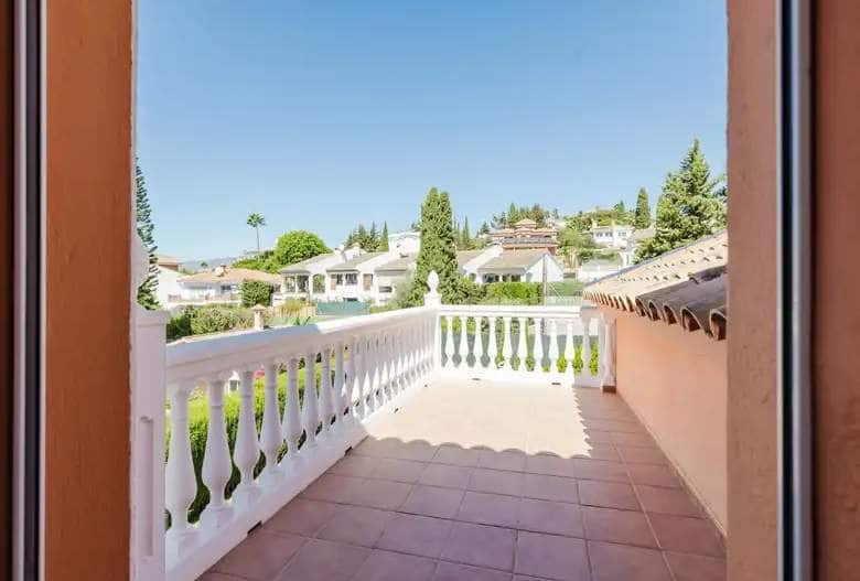 Chalet de 4 habitaciones en Mijas en venta con piscina garaje - 830.000 € (Ref: 9434835)