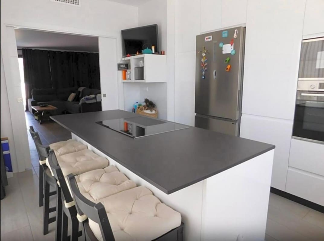 4 makuuhuone Paritalo myytävänä paikassa Alhaurin de la Torre mukana uima-altaan 
autotalli - 815 000 € (Ref: 9434836)