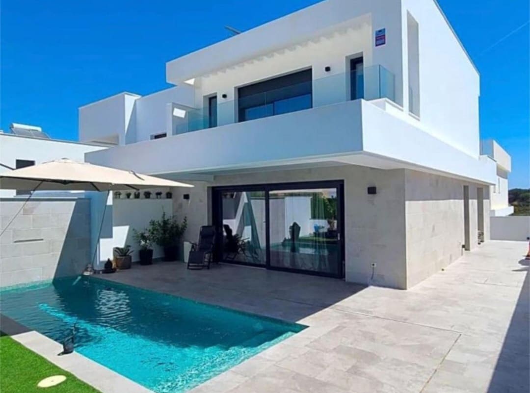 4 makuuhuone Paritalo myytävänä paikassa Alhaurin de la Torre mukana uima-altaan 
autotalli - 815 000 € (Ref: 9434836)