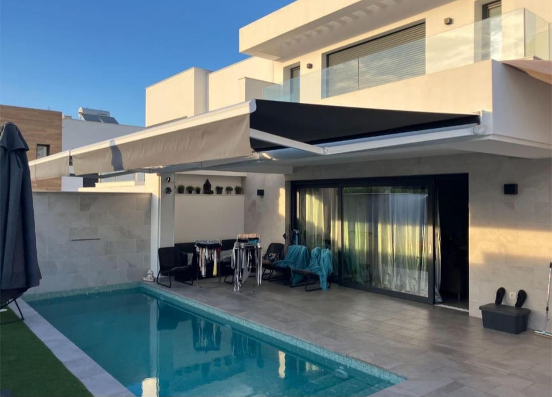 4 makuuhuone Paritalo myytävänä paikassa Alhaurin de la Torre mukana uima-altaan 
autotalli - 815 000 € (Ref: 9434836)