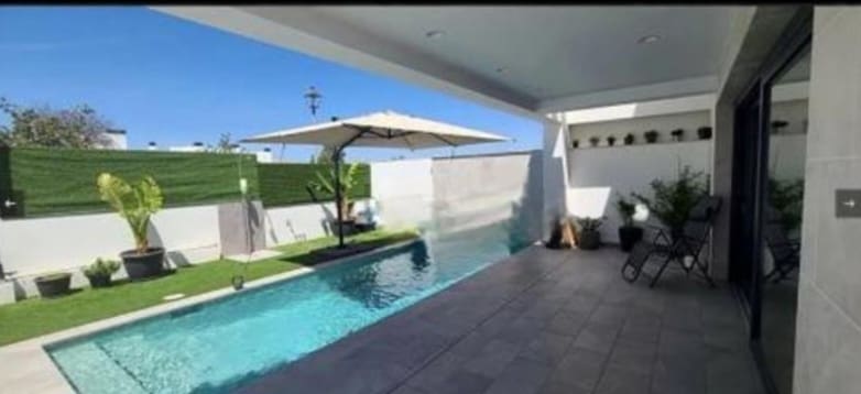 4 makuuhuone Paritalo myytävänä paikassa Alhaurin de la Torre mukana uima-altaan 
autotalli - 815 000 € (Ref: 9434836)