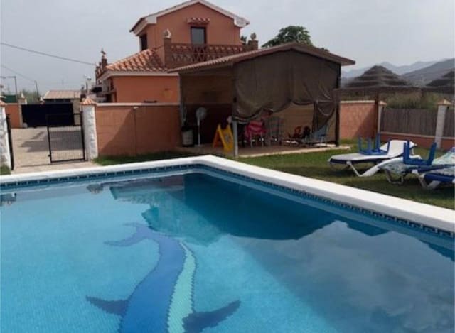 5 bedroom Villa for sale in Santa Rosalia, Málaga city with pool - € 432,600 (Ref: 9434839)