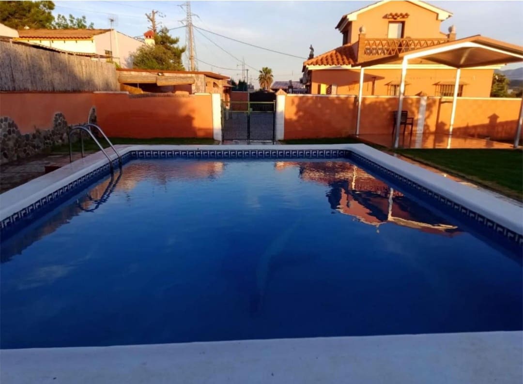 5 bedroom Villa for sale in Campanillas with pool - € 432,600 (Ref: 9434839)