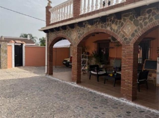 5 bedroom Villa for sale in Santa Rosalia, Málaga city with pool - € 432,600 (Ref: 9434839)