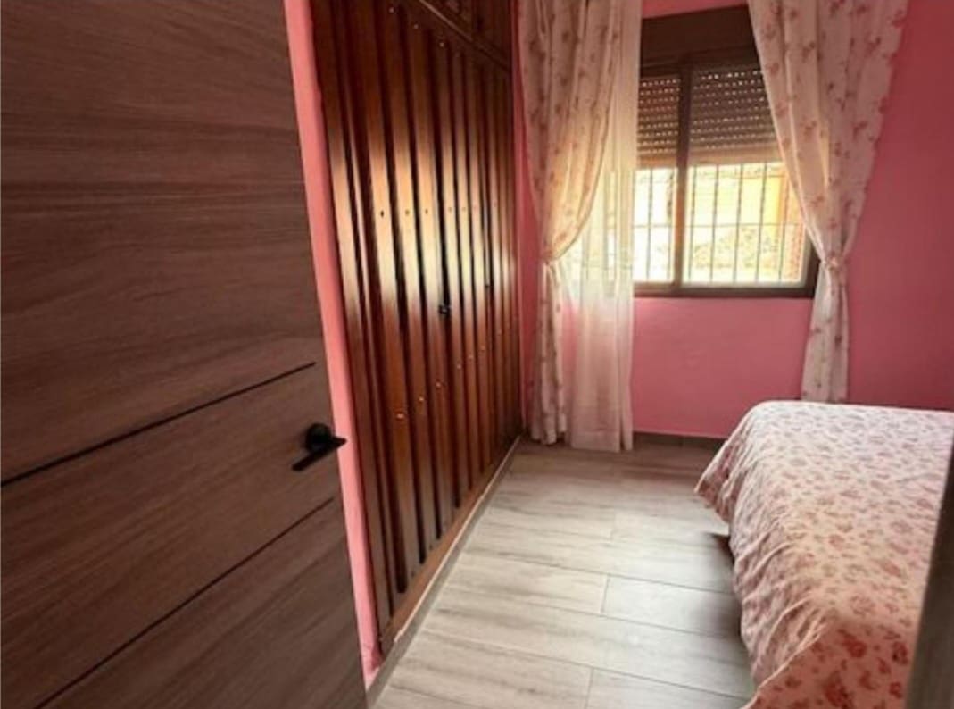 5 bedroom Villa for sale in Campanillas with pool - € 432,600 (Ref: 9434839)