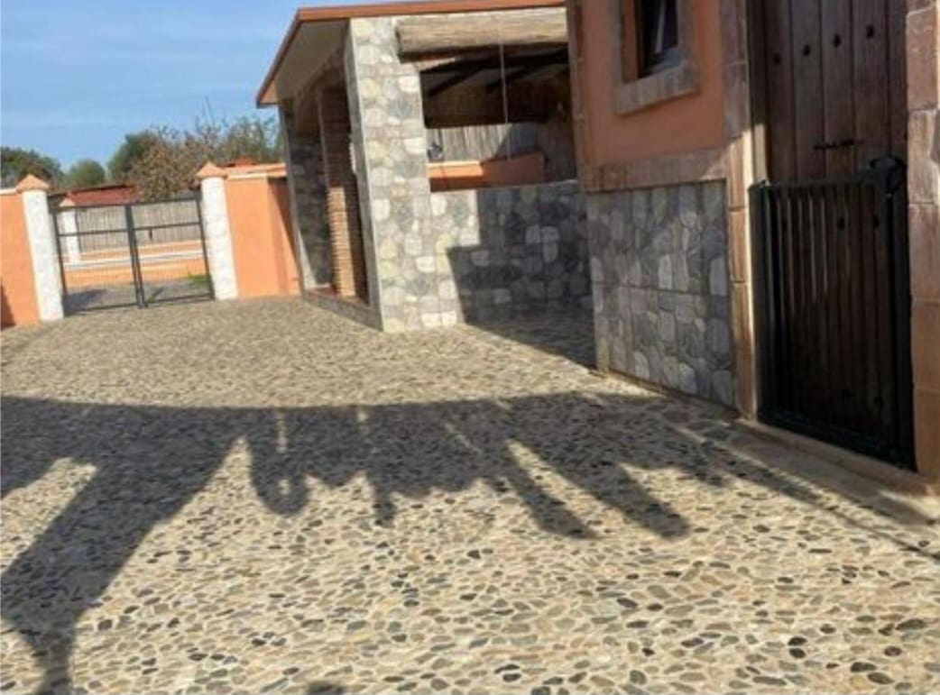 5 bedroom Villa for sale in Campanillas with pool - € 432,600 (Ref: 9434839)