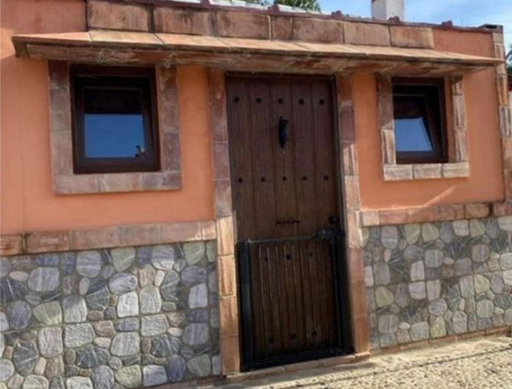 5 bedroom Villa for sale in Campanillas with pool - € 432,600 (Ref: 9434839)