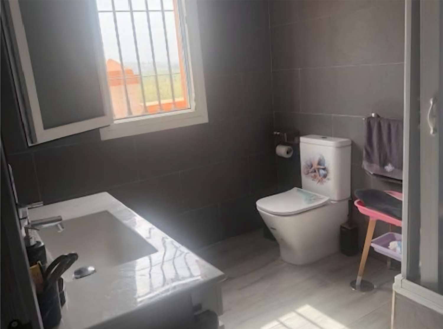 5 bedroom Villa for sale in Campanillas with pool - € 432,600 (Ref: 9434839)