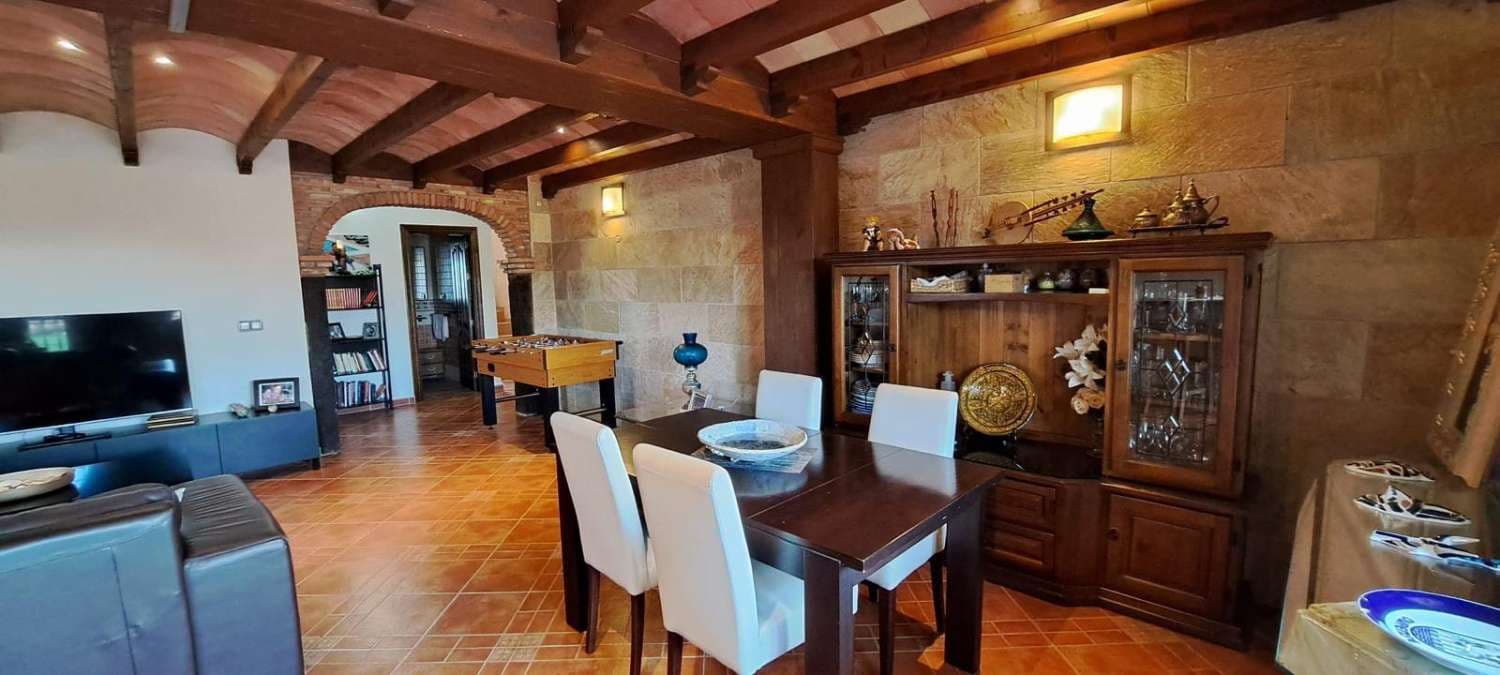 6 bedroom Villa for sale in Alhaurin de la Torre with pool garage - € 985,000 (Ref: 9434845)