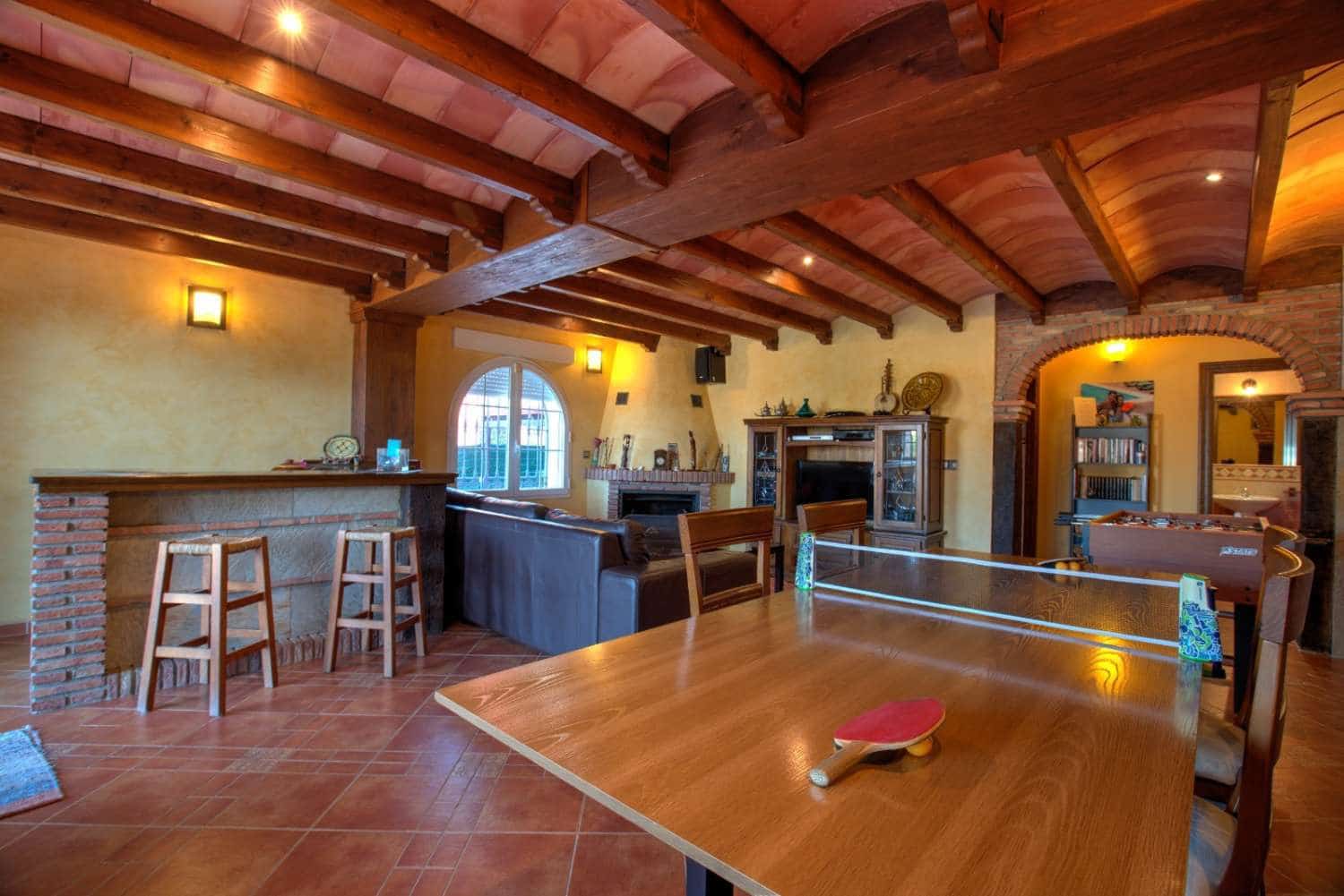 6 bedroom Villa for sale in Alhaurin de la Torre with pool garage - € 985,000 (Ref: 9434845)