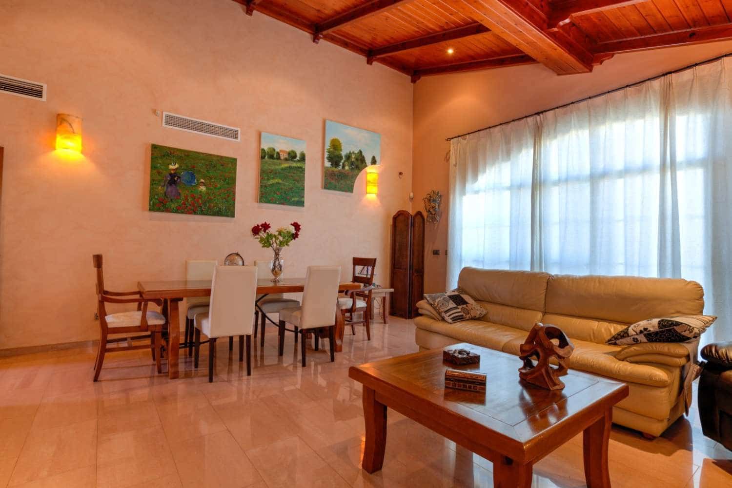 6 bedroom Villa for sale in Alhaurin de la Torre with pool garage - € 985,000 (Ref: 9434845)