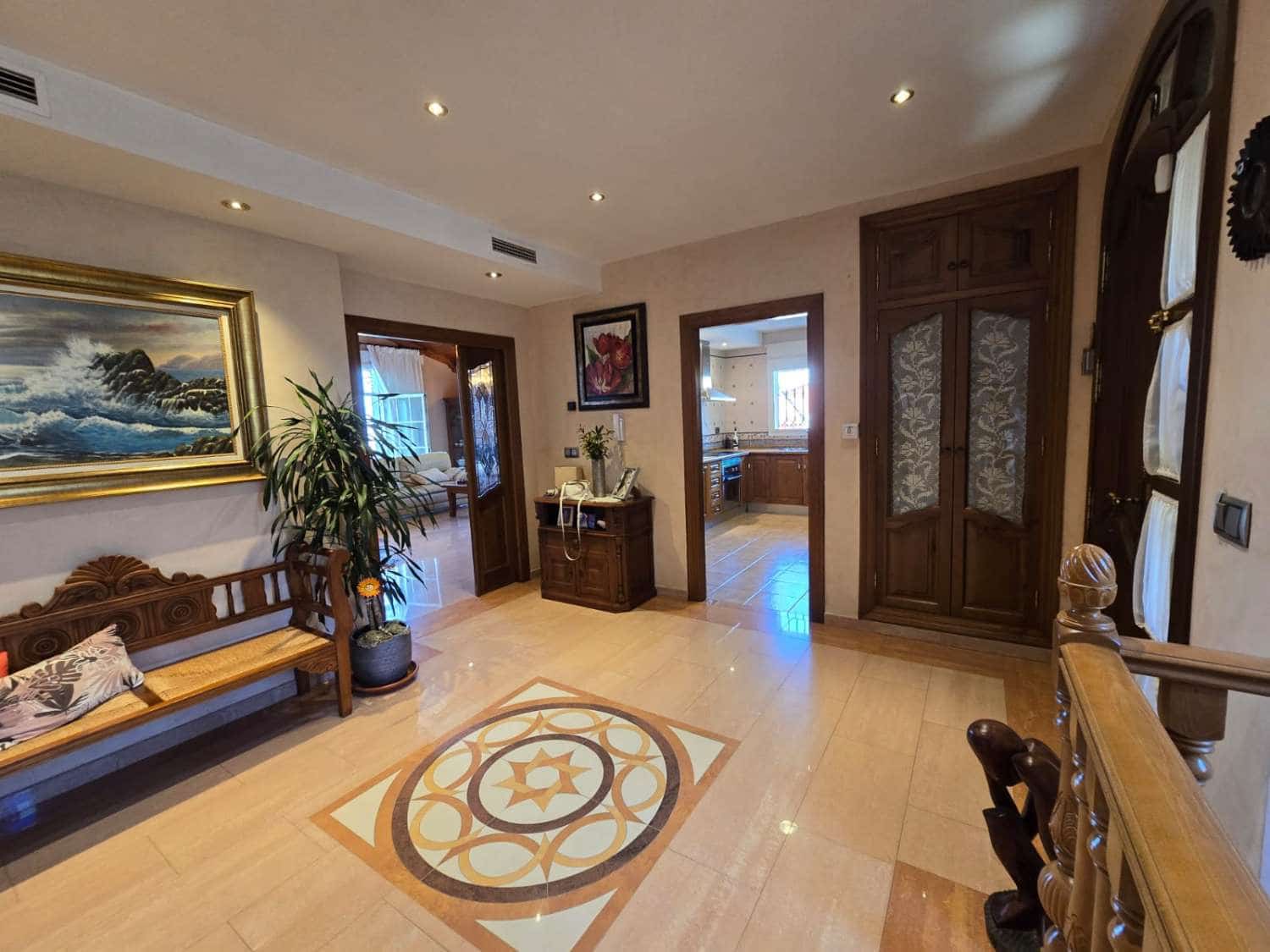 6 bedroom Villa for sale in Alhaurin de la Torre with pool garage - € 985,000 (Ref: 9434845)