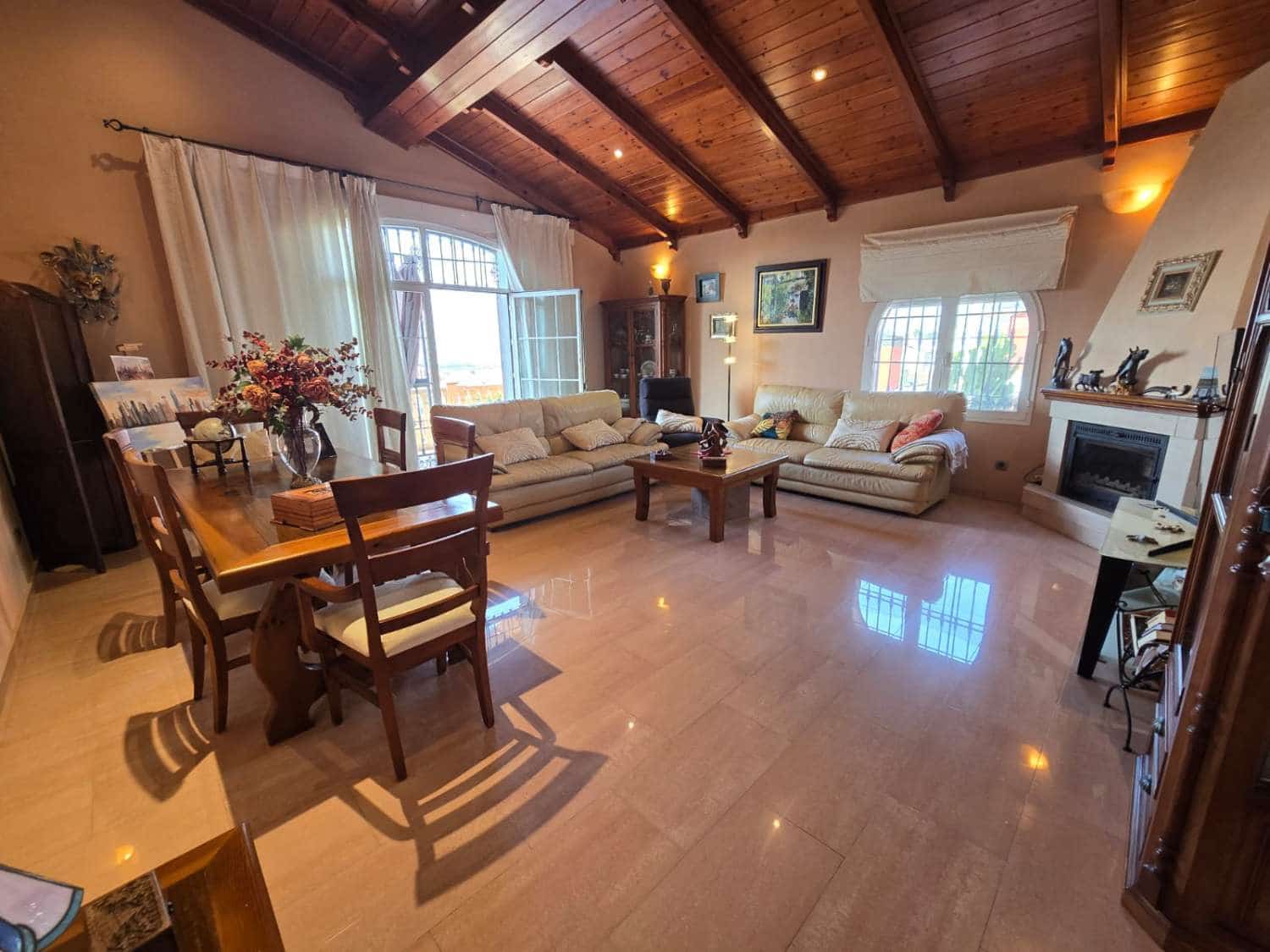 6 bedroom Villa for sale in Alhaurin de la Torre with pool garage - € 985,000 (Ref: 9434845)