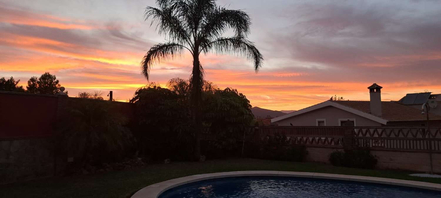 6 bedroom Villa for sale in Alhaurin de la Torre with pool garage - € 985,000 (Ref: 9434845)