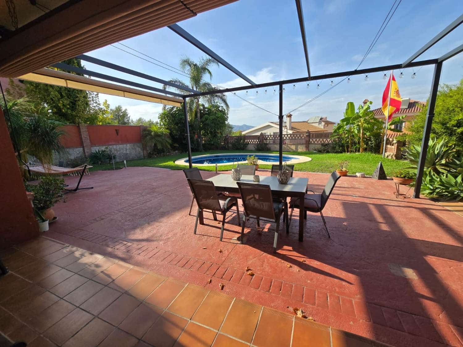 6 bedroom Villa for sale in Alhaurin de la Torre with pool garage - € 985,000 (Ref: 9434845)