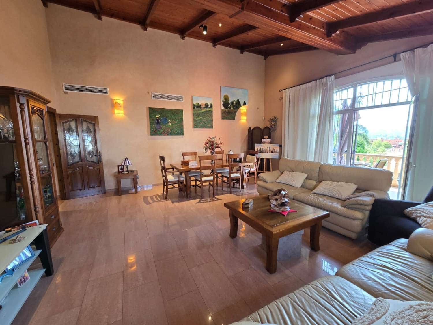 6 bedroom Villa for sale in Alhaurin de la Torre with pool garage - € 985,000 (Ref: 9434845)