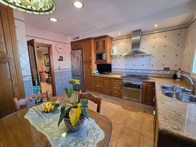 6 soverom Villa til salgs i Alhaurín de la Torre med svømmebasseng garasje - € 985 000 (Ref: 9434845)