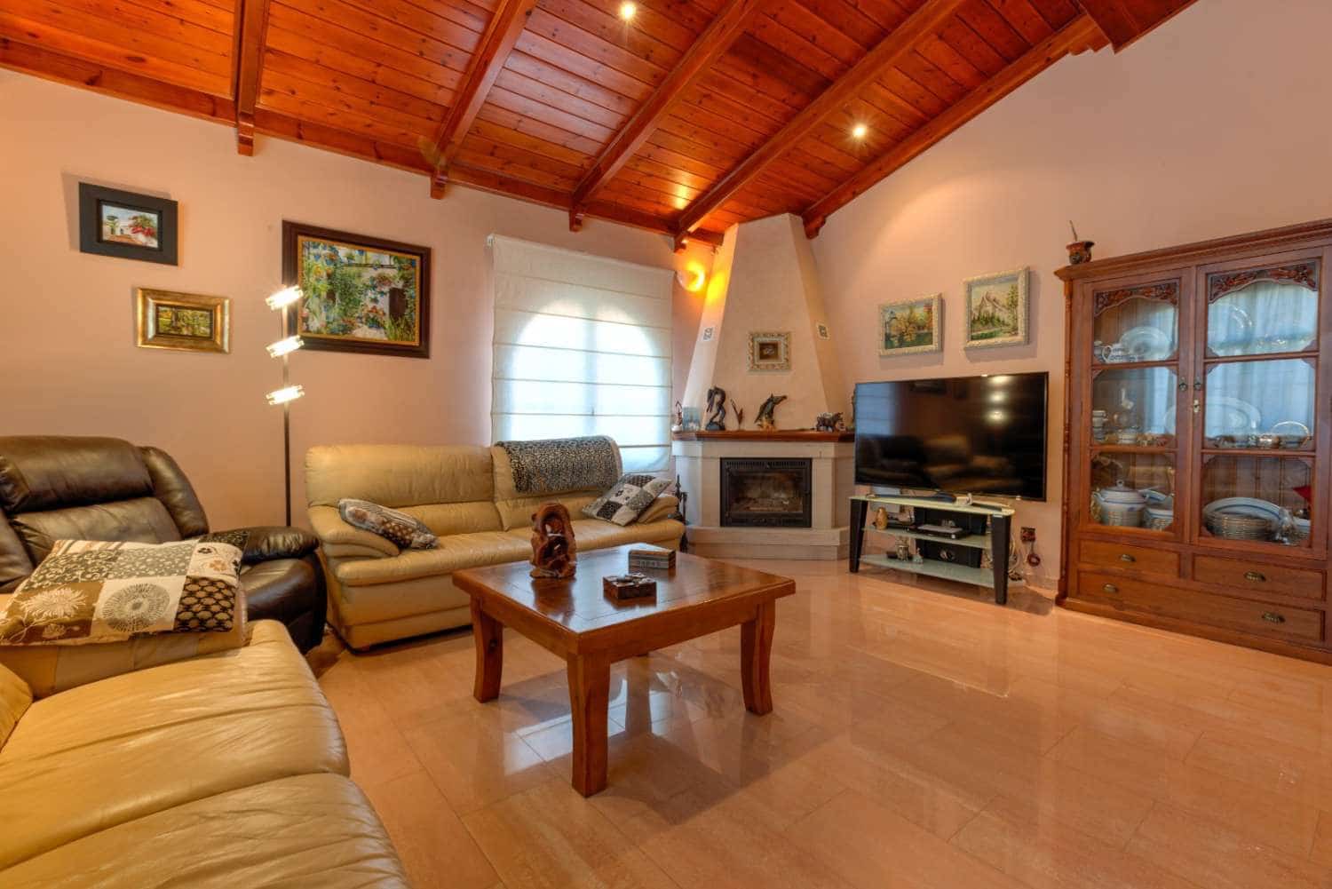 6 bedroom Villa for sale in Alhaurin de la Torre with pool garage - € 985,000 (Ref: 9434845)