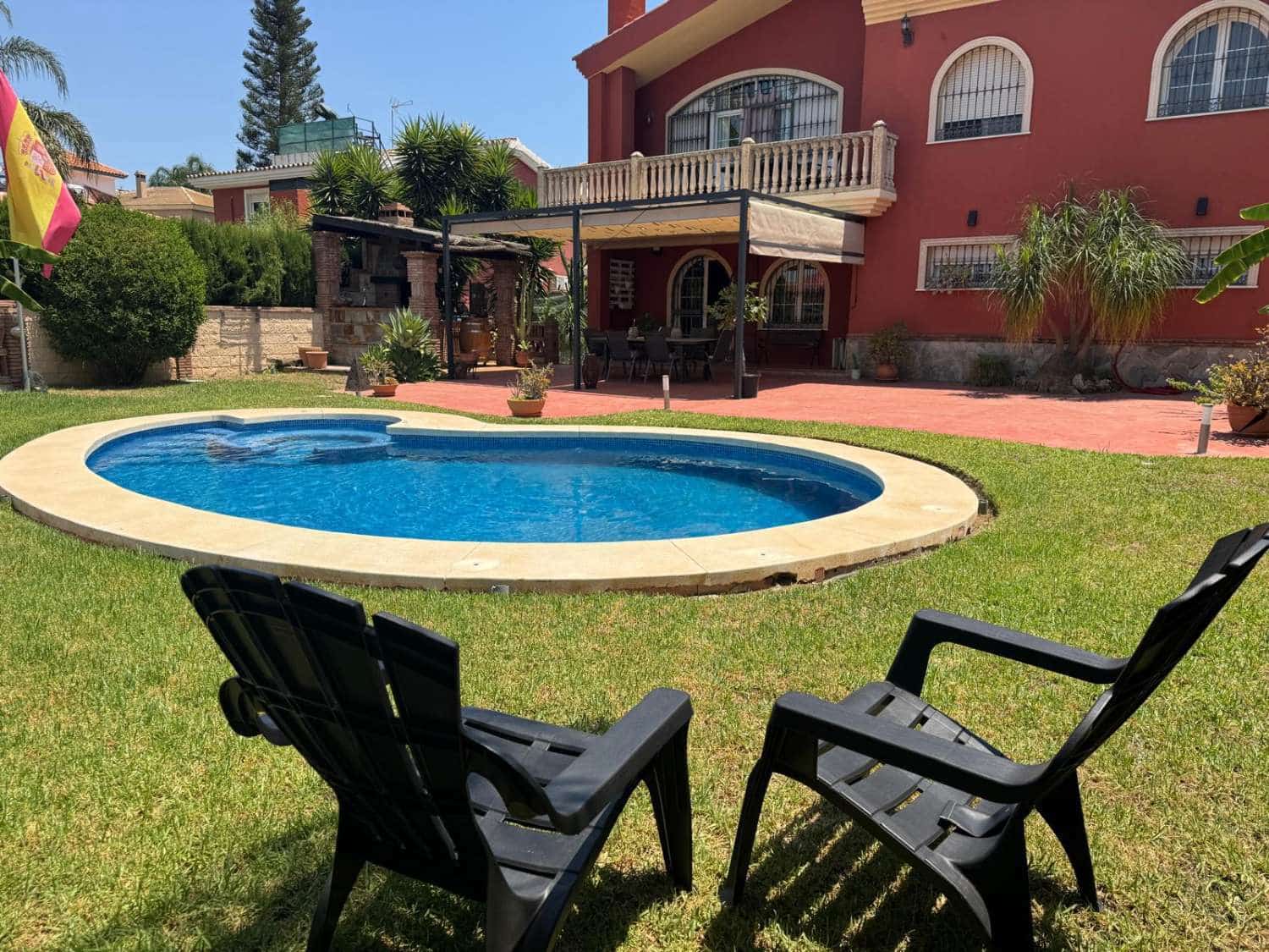 6 bedroom Villa for sale in Alhaurin de la Torre with pool garage - € 985,000 (Ref: 9434845)