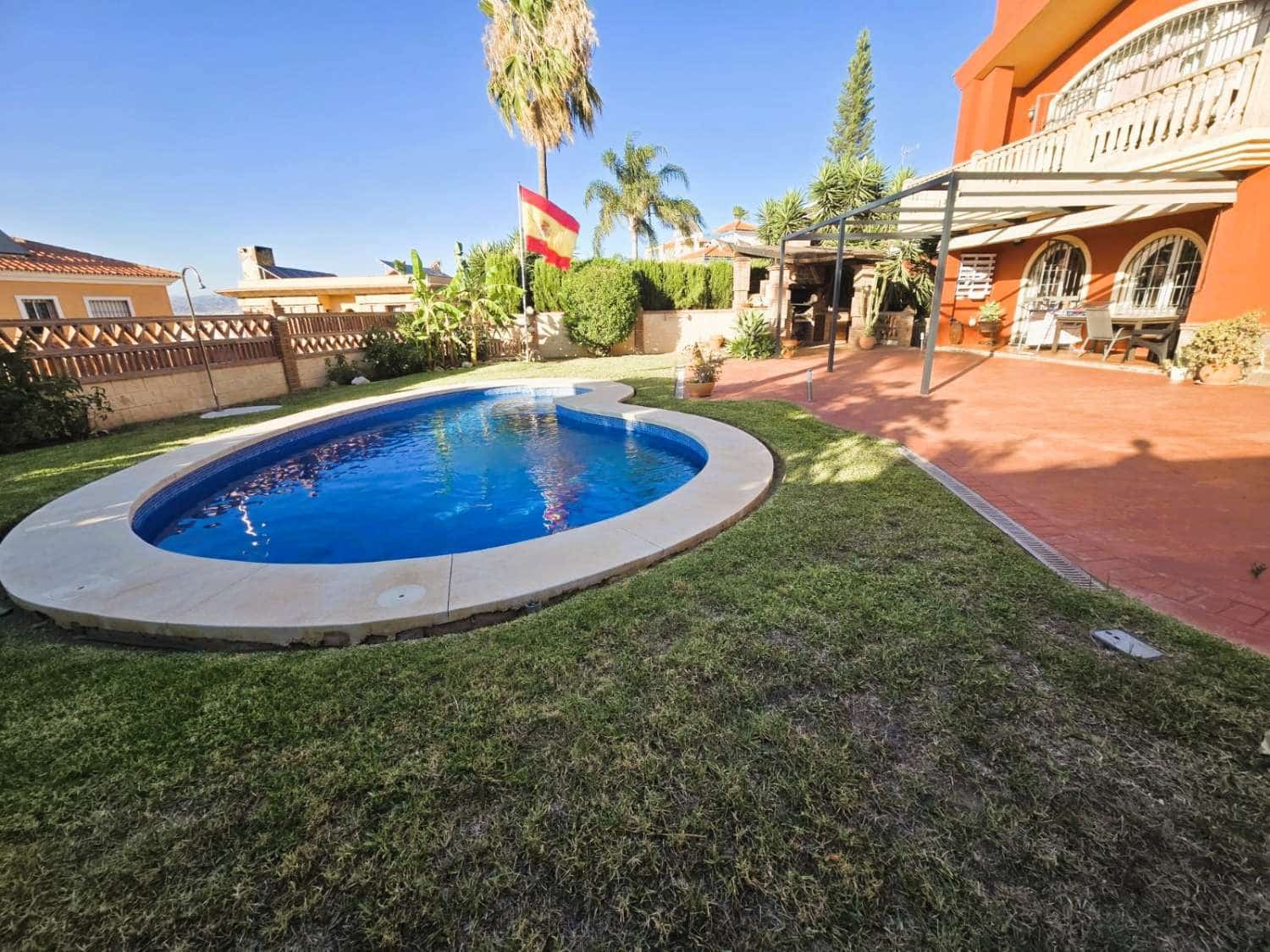 6 bedroom Villa for sale in Alhaurin de la Torre with pool garage - € 985,000 (Ref: 9434845)