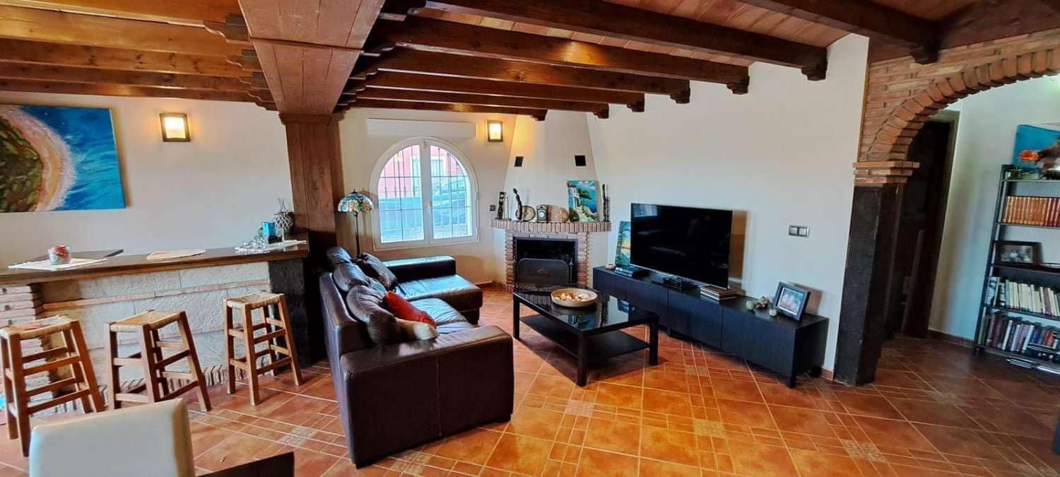 6 bedroom Villa for sale in Alhaurin de la Torre with pool garage - € 985,000 (Ref: 9434845)