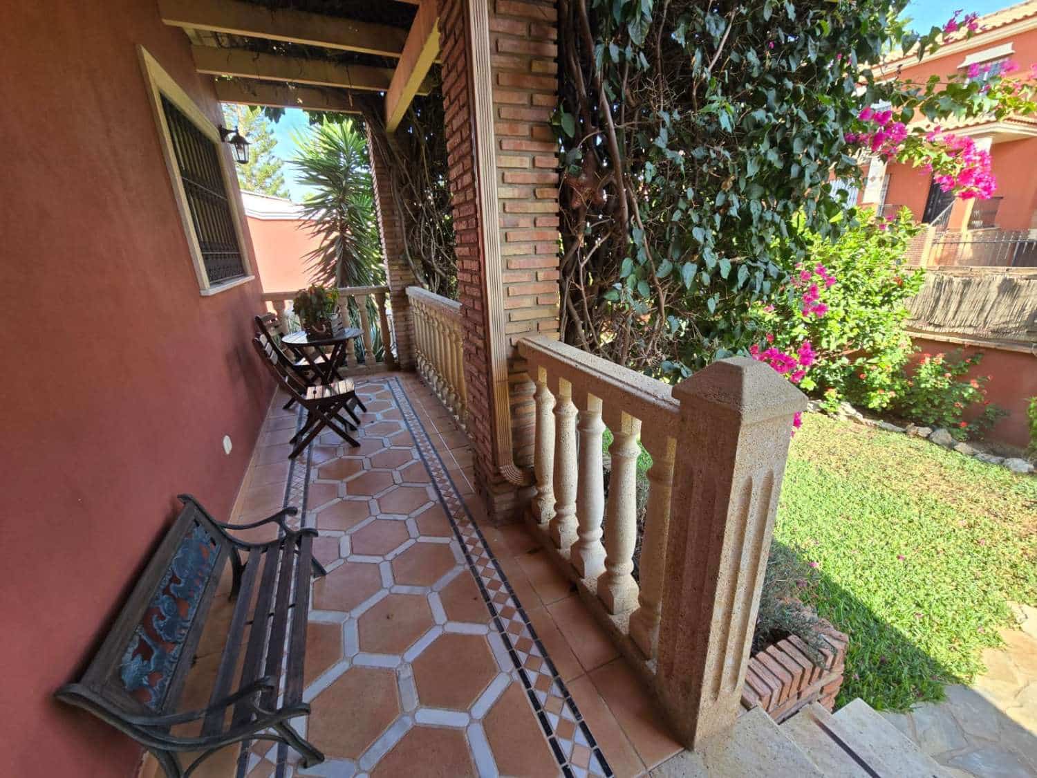 6 bedroom Villa for sale in Alhaurin de la Torre with pool garage - € 985,000 (Ref: 9434845)