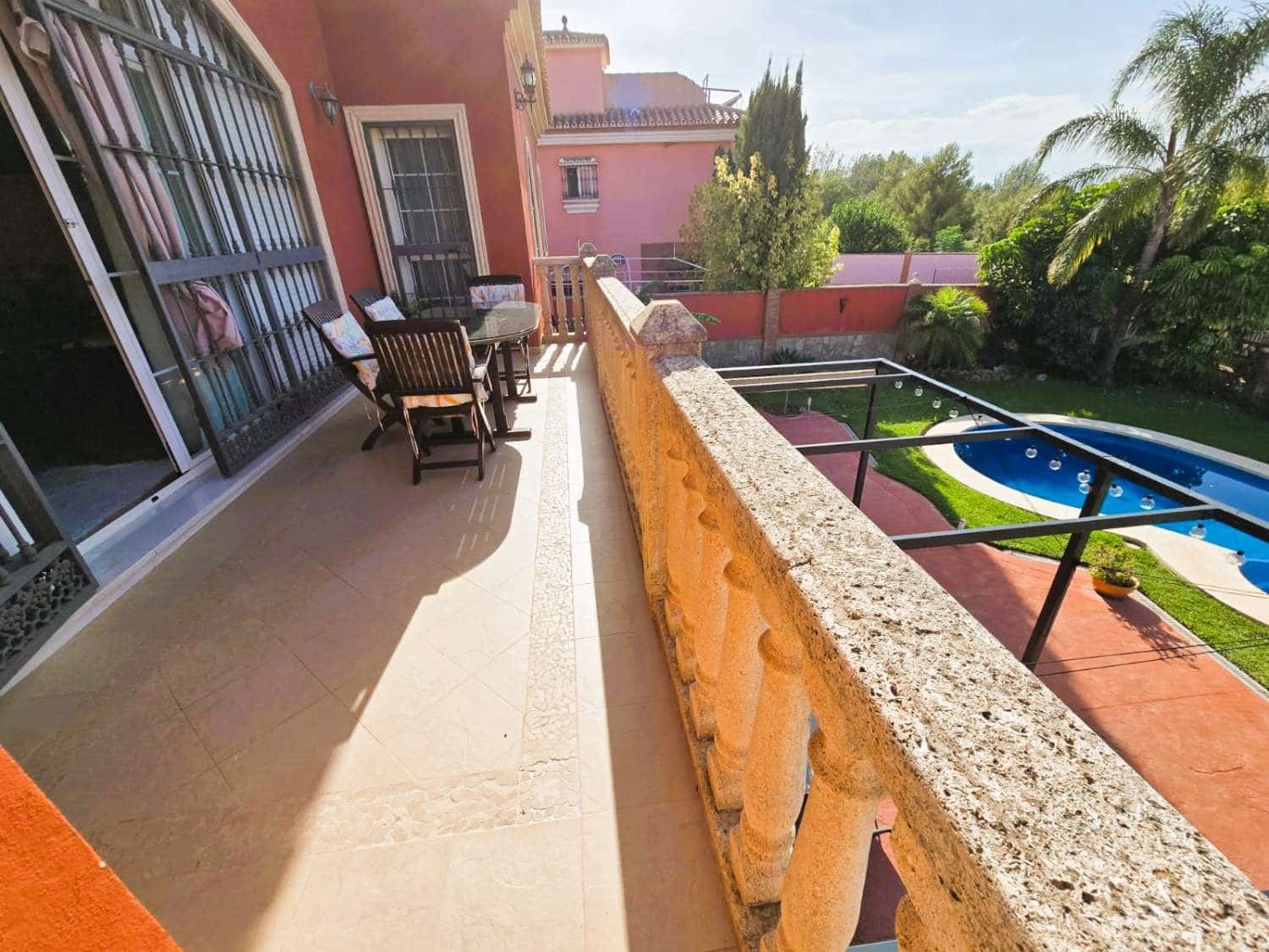 6 bedroom Villa for sale in Alhaurin de la Torre with pool garage - € 985,000 (Ref: 9434845)