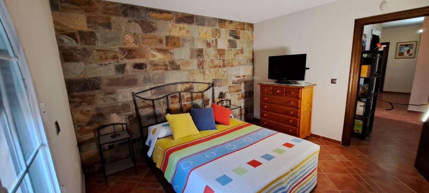 6 bedroom Villa for sale in Alhaurin de la Torre with pool garage - € 985,000 (Ref: 9434845)