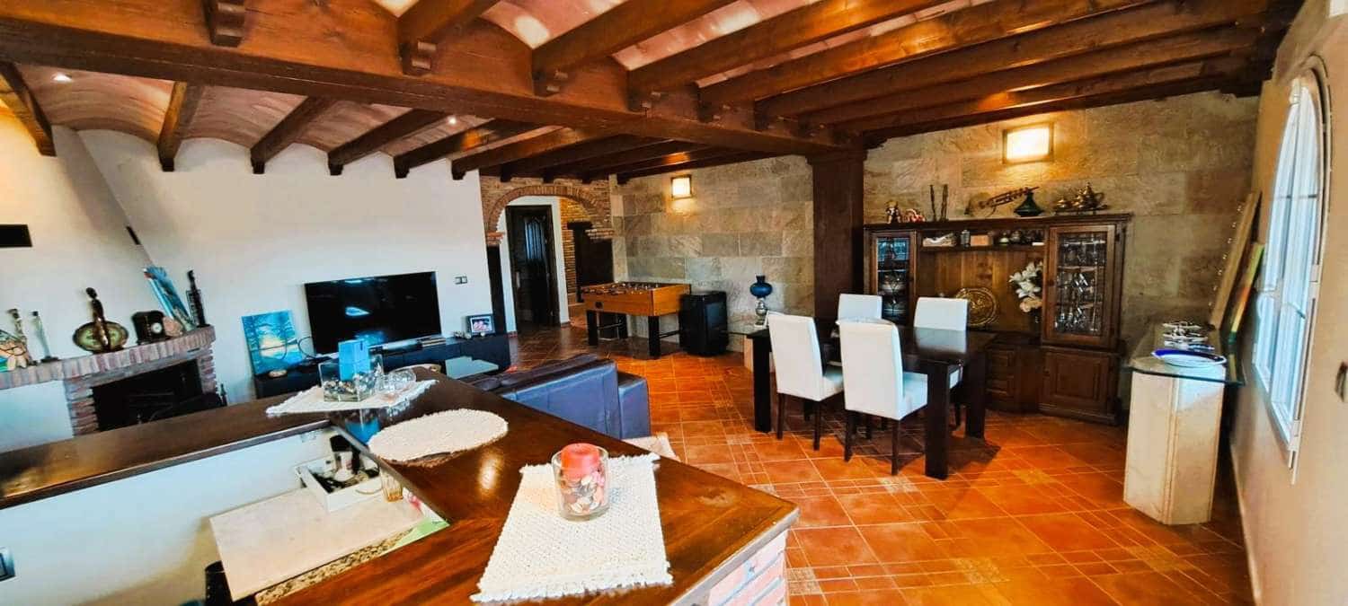 6 bedroom Villa for sale in Alhaurin de la Torre with pool garage - € 985,000 (Ref: 9434845)