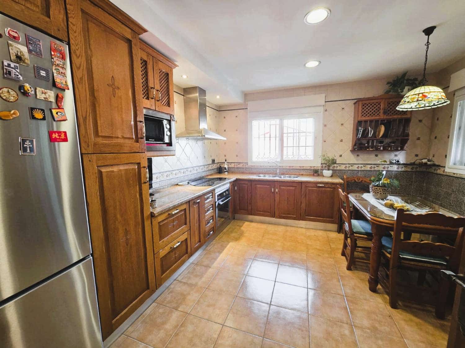 6 bedroom Villa for sale in Alhaurin de la Torre with pool garage - € 985,000 (Ref: 9434845)