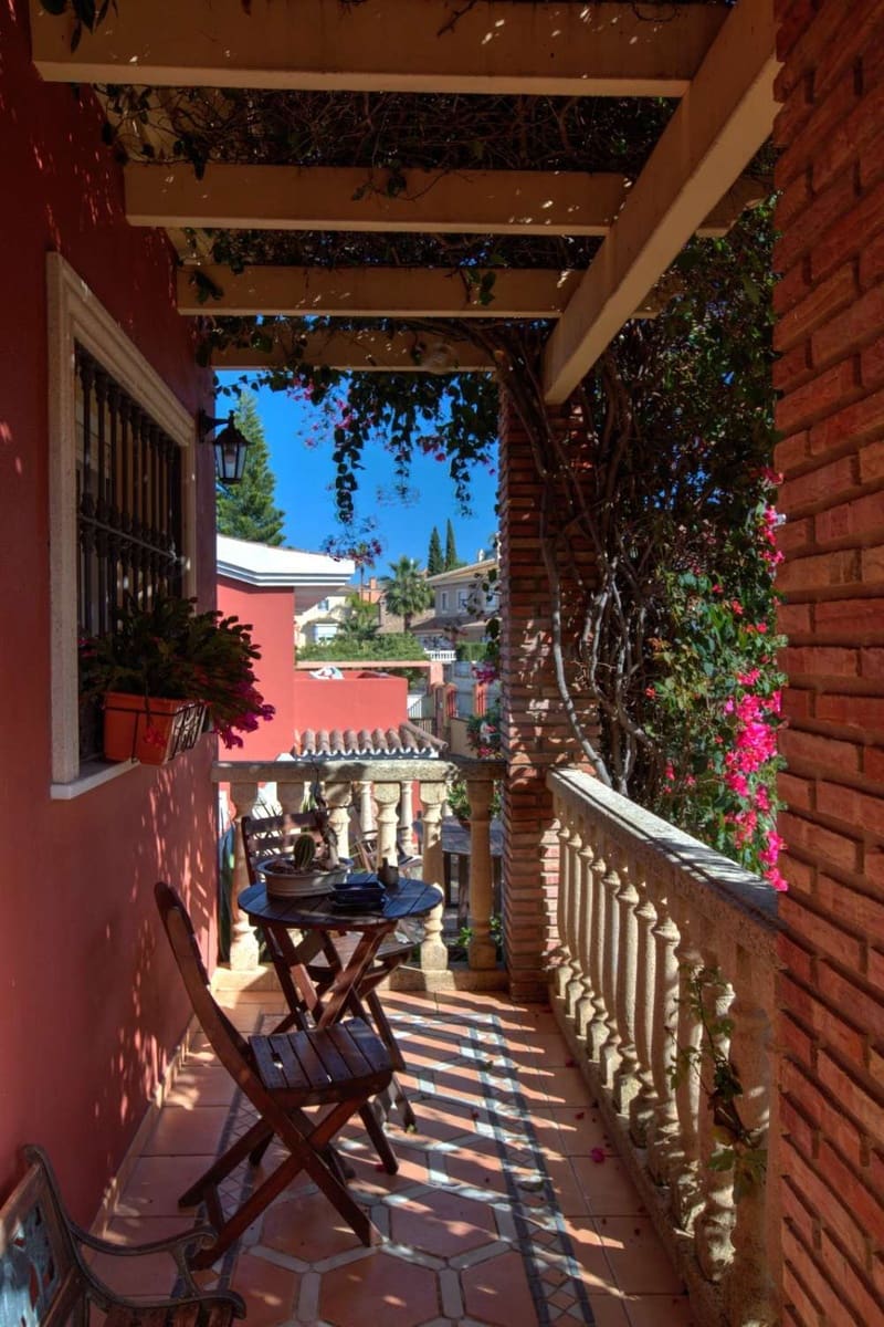 6 bedroom Villa for sale in Alhaurin de la Torre with pool garage - € 985,000 (Ref: 9434845)