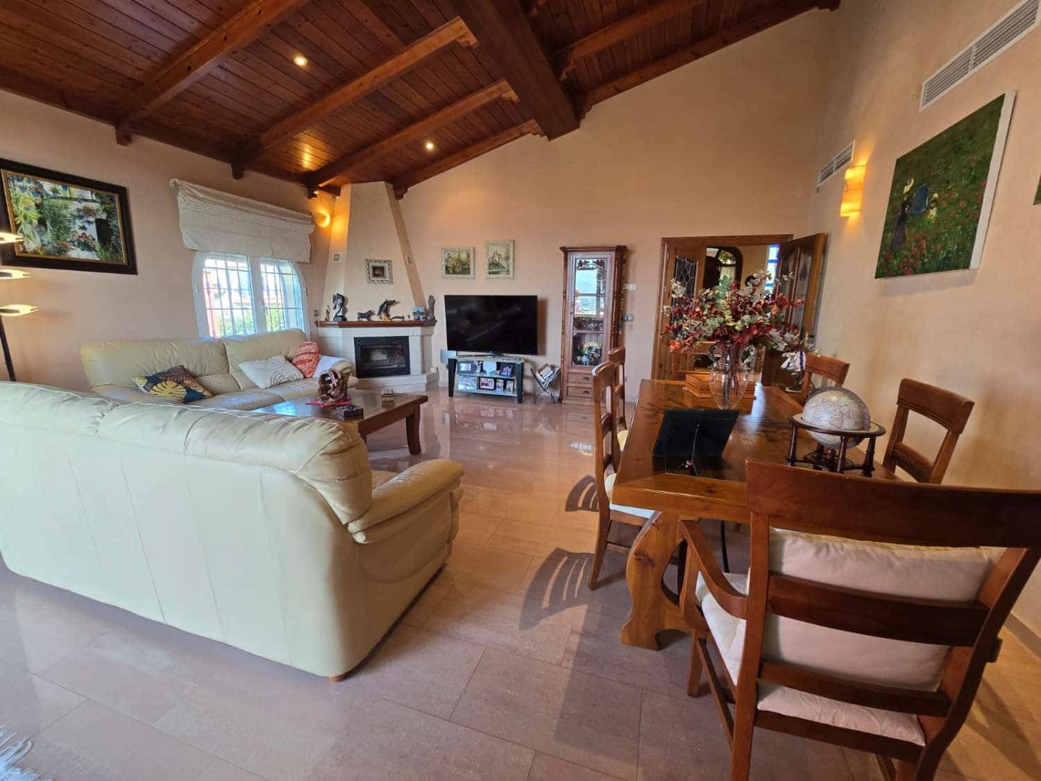 6 bedroom Villa for sale in Alhaurin de la Torre with pool garage - € 985,000 (Ref: 9434845)