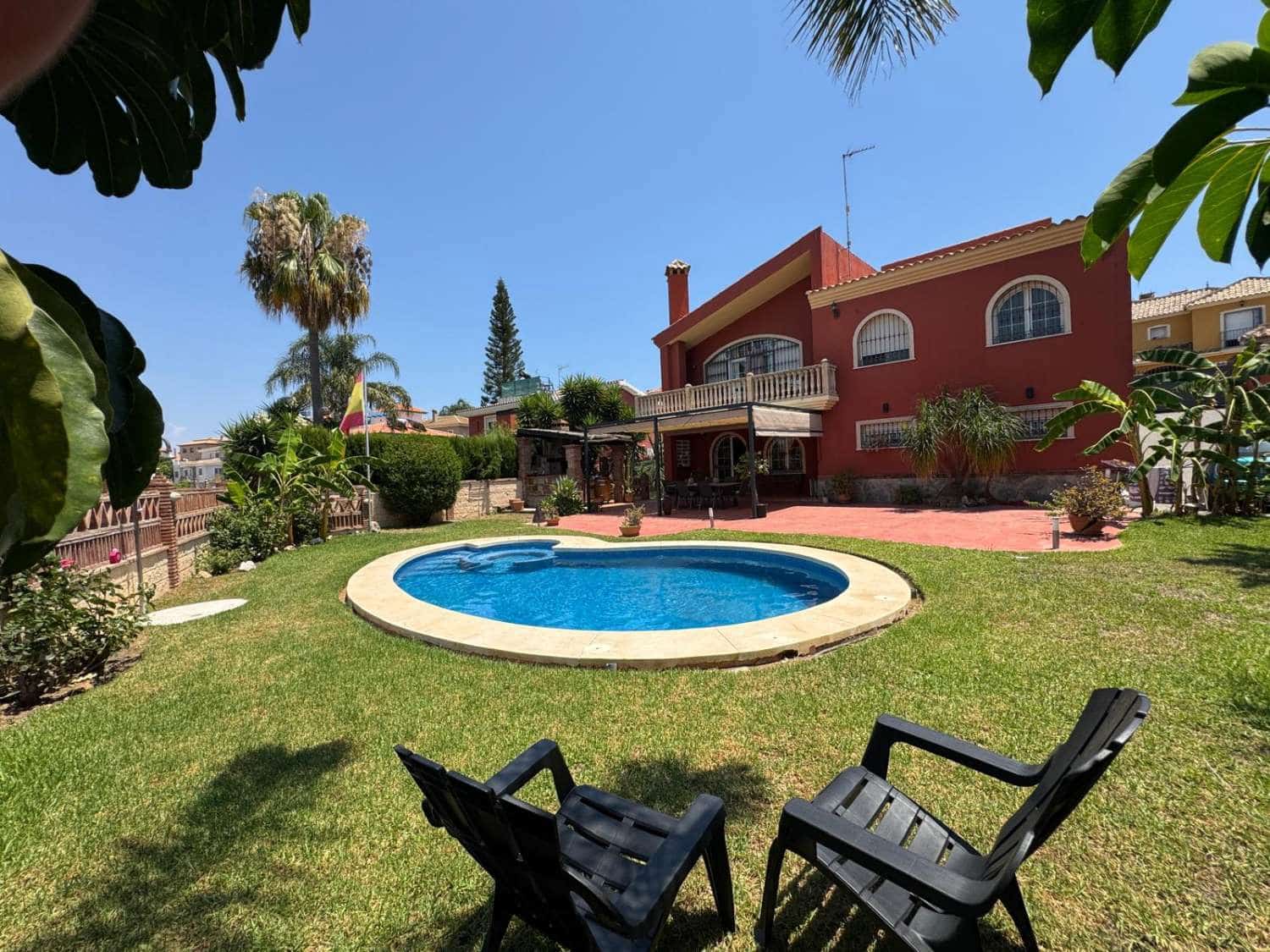 6 bedroom Villa for sale in Alhaurin de la Torre with pool garage - € 985,000 (Ref: 9434845)