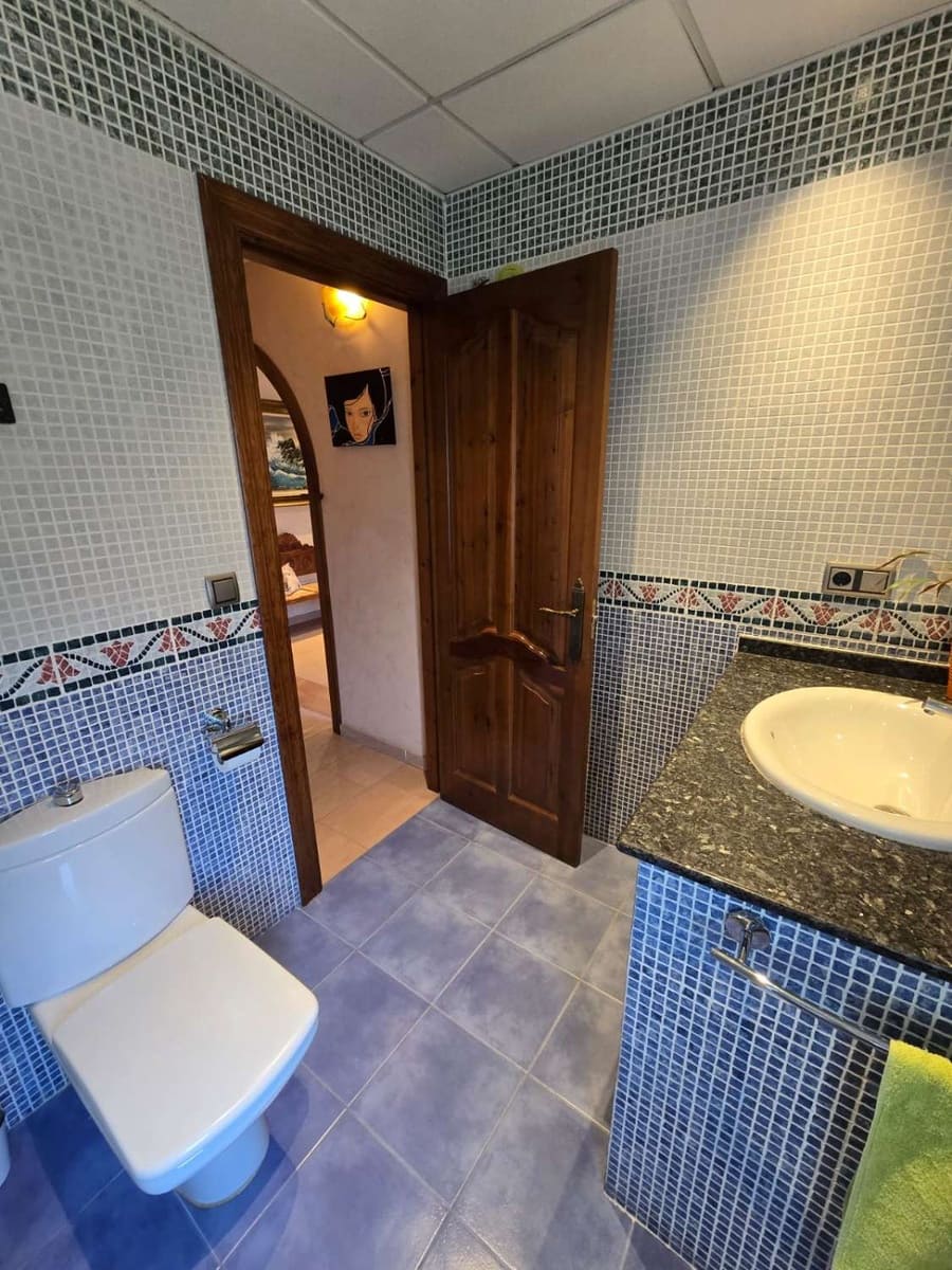 6 bedroom Villa for sale in Alhaurin de la Torre with pool garage - € 985,000 (Ref: 9434845)