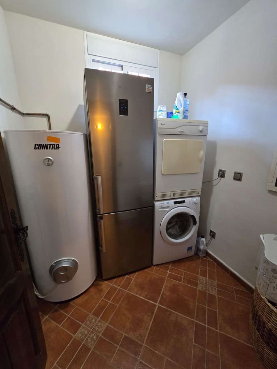 6 bedroom Villa for sale in Alhaurin de la Torre with pool garage - € 985,000 (Ref: 9434845)