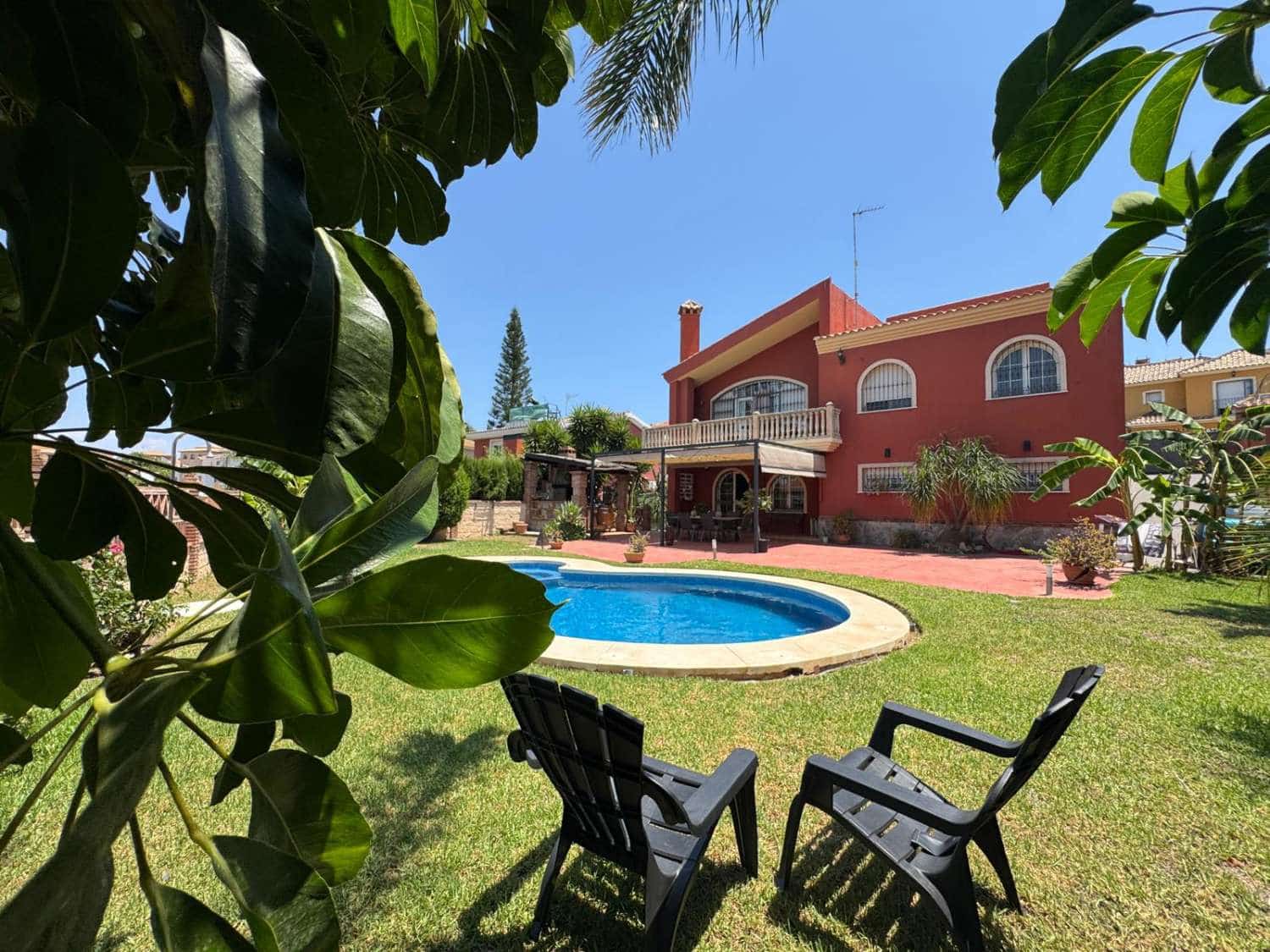 6 bedroom Villa for sale in Alhaurin de la Torre with pool garage - € 985,000 (Ref: 9434845)