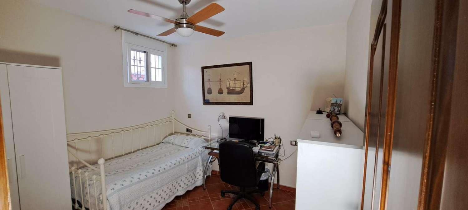 6 bedroom Villa for sale in Alhaurin de la Torre with pool garage - € 985,000 (Ref: 9434845)