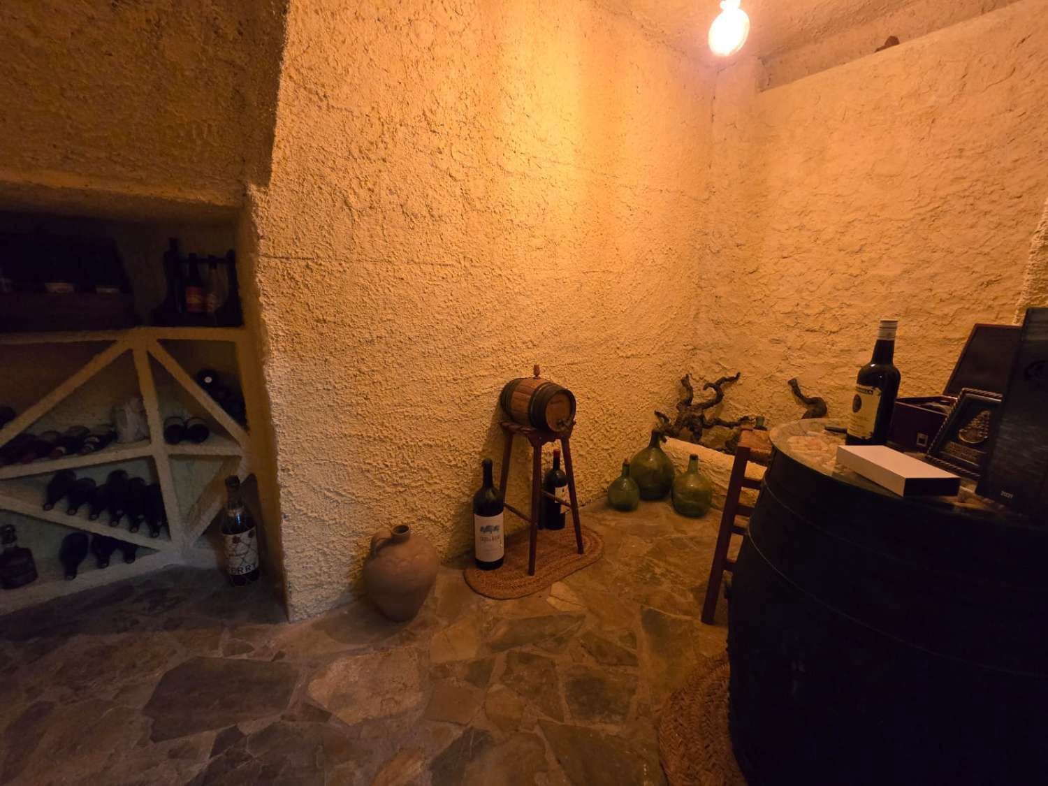 6 bedroom Villa for sale in Alhaurin de la Torre with pool garage - € 985,000 (Ref: 9434845)