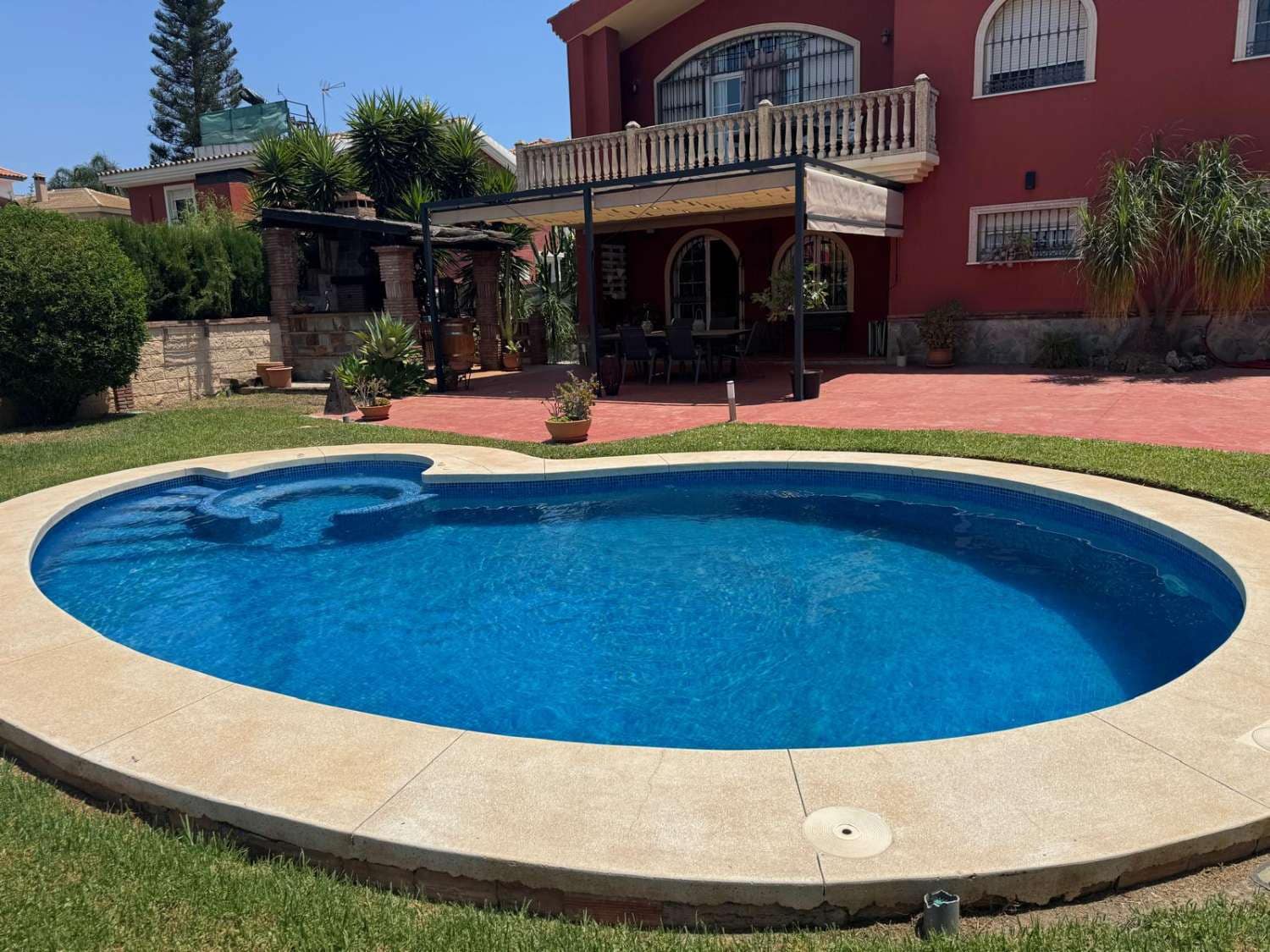 6 bedroom Villa for sale in Alhaurin de la Torre with pool garage - € 985,000 (Ref: 9434845)