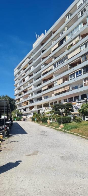 1 makuuhuone Ranta-asunto vuokrattavana paikassa Torremolinos mukana uima-altaan 
autotalli - 800 € (Ref: 9434846)