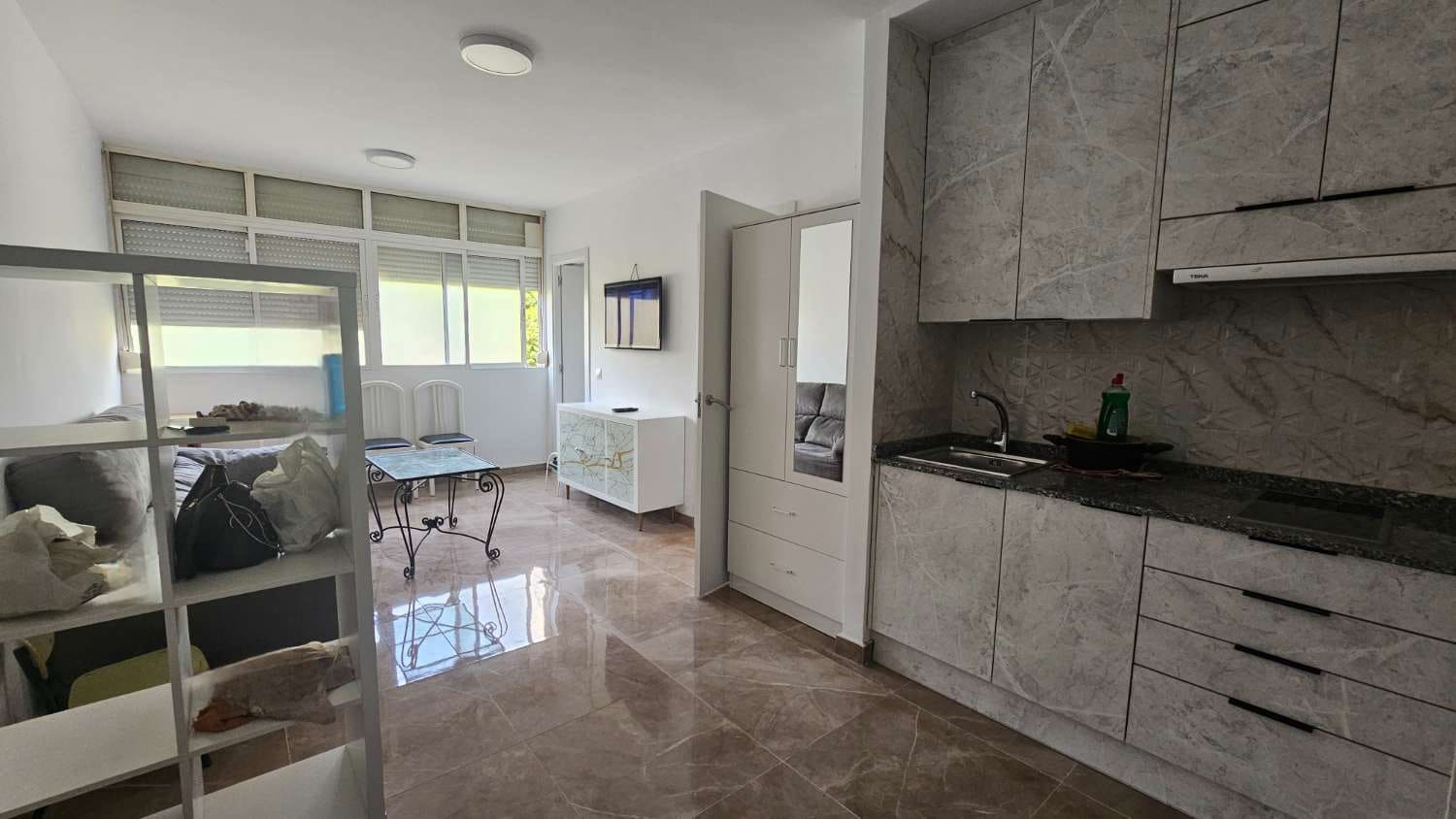 1 makuuhuone Ranta-asunto vuokrattavana paikassa Torremolinos mukana uima-altaan 
autotalli - 800 € (Ref: 9434846)