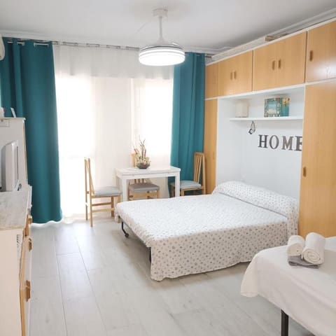Studio for holiday rental in Torremolinos with pool - € 168 (Ref: 9434849)