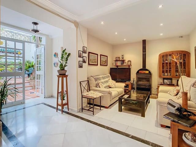 Adosado de 5 habitaciones en Alhaurín el Grande en venta - 348.000 € (Ref: 9434850)