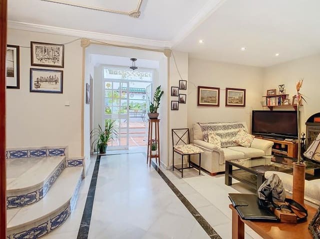 Adosado de 5 habitaciones en Alhaurín el Grande en venta - 348.000 € (Ref: 9434850)