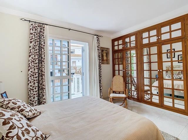 Adosado de 5 habitaciones en Alhaurín el Grande en venta - 348.000 € (Ref: 9434850)