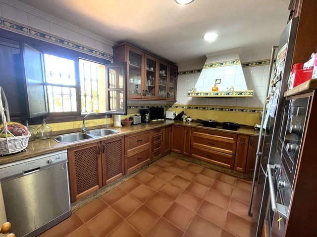 Chalet de 5 habitaciones en Alhaurín de la Torre en venta con piscina garaje - 600.000 € (Ref: 9434853)